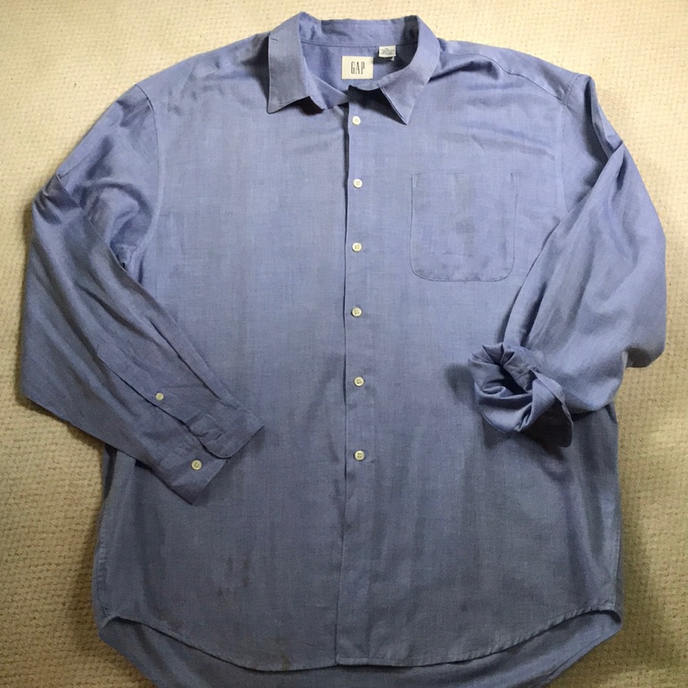⭐️ Men’s Gap casual shirt - Picture 1 of 6